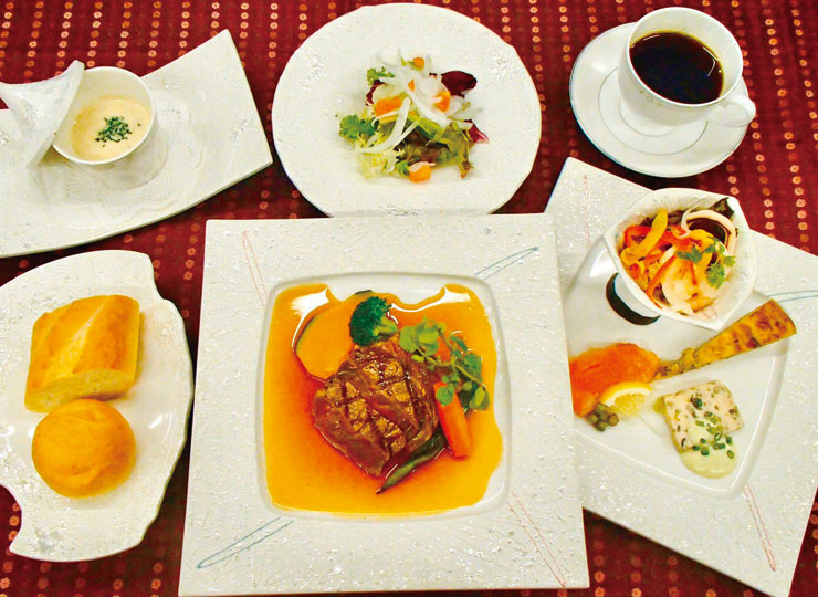 楽しくテーブルマナーを学びましょう